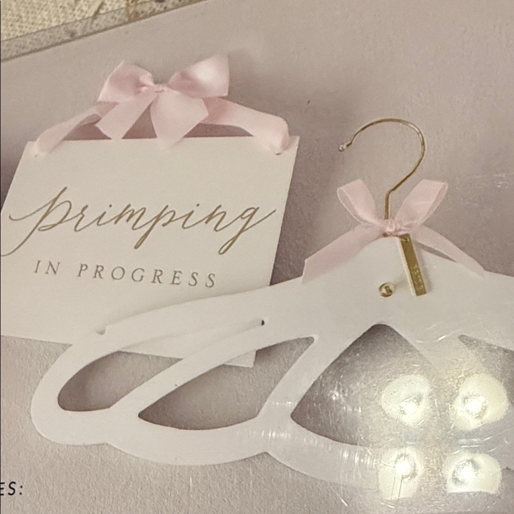 Style Me Pretty Hanger and Sign Set